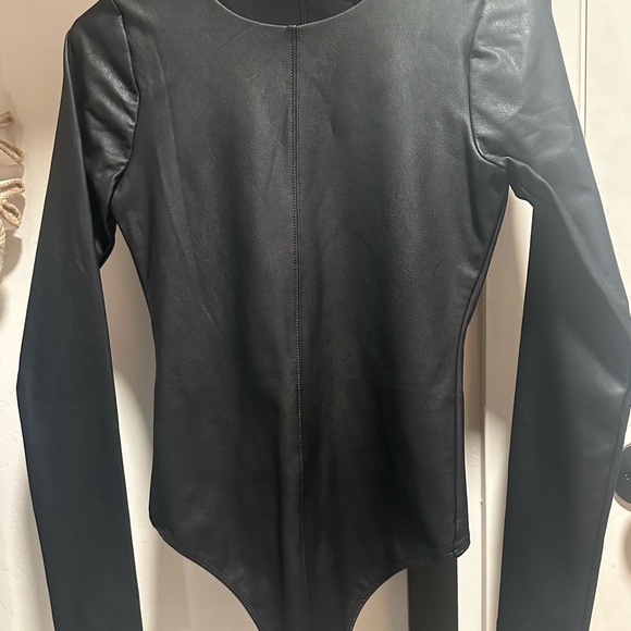 Good American Faux Leather Long Sleeve Body Suit - Picture 3 of 5